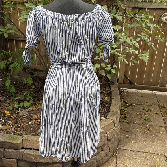 Women’s Striped Cotton Dress w Floral Embroidery. Small - Picture 5 of 8